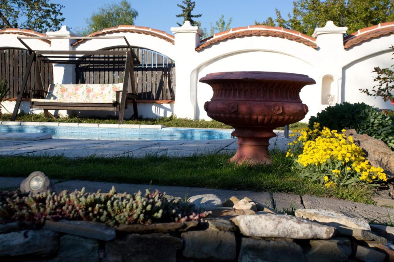 Lichtenstein Lva Apartman Břeclav Exterior foto